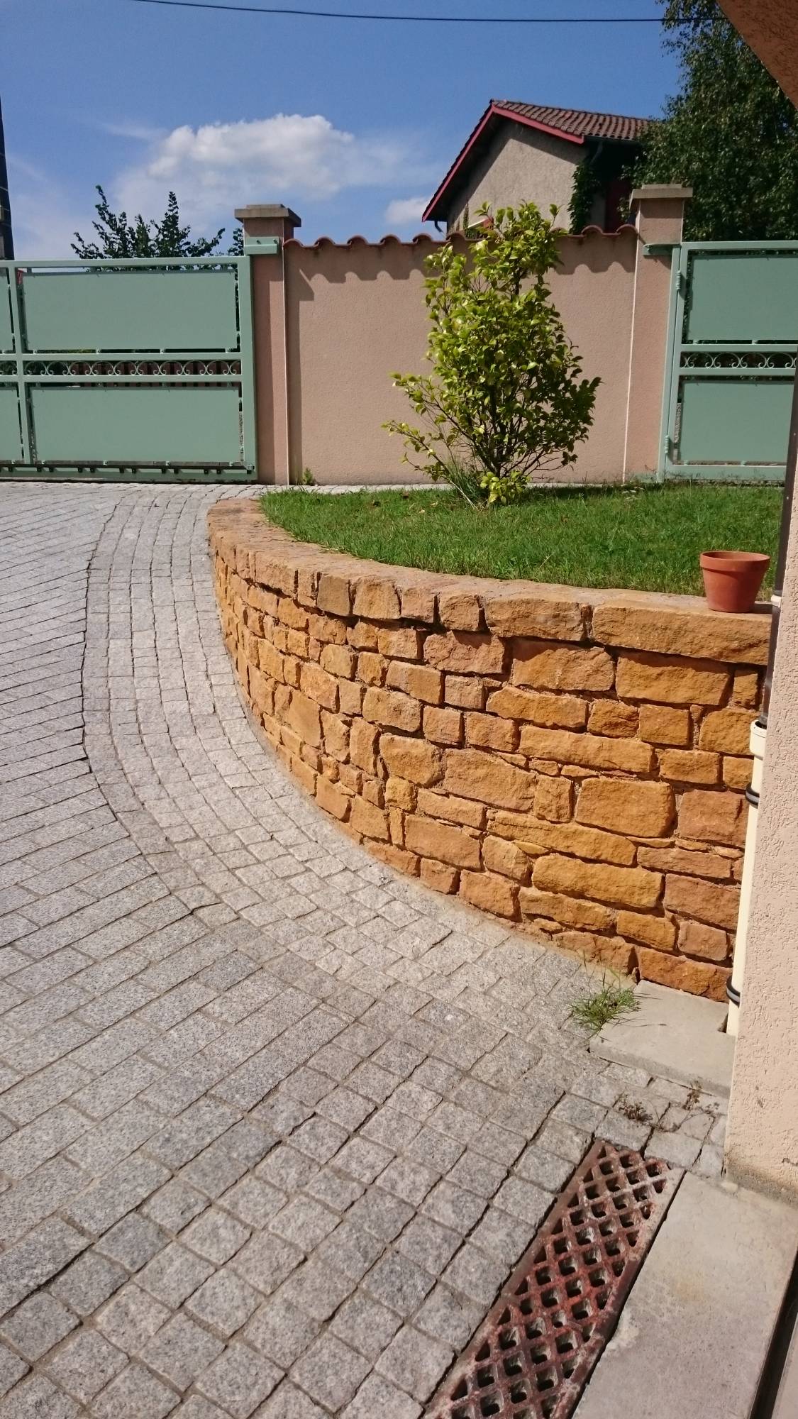 voie-acces-pave-granit-EBOL2