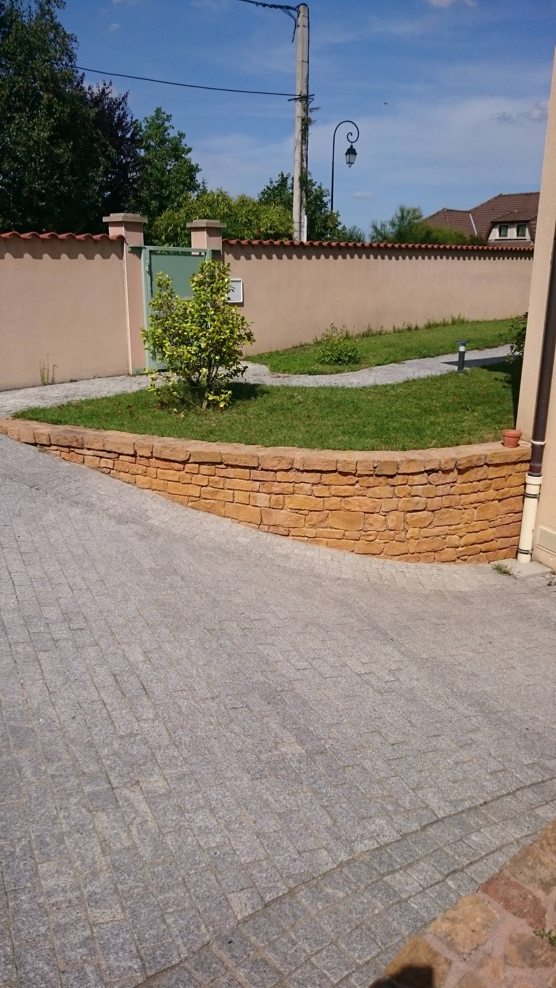 voie-acces-pave-granit1-EBOL