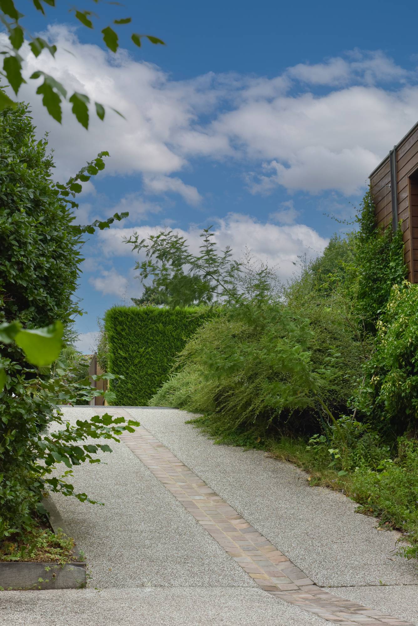 voie-acces-pave-pierre-beton-desactive-EBOL2025-15